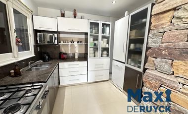 Casa moderna con galpón, Barrio Parque Calchaqui