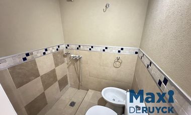 Casa moderna con galpón, Barrio Parque Calchaqui