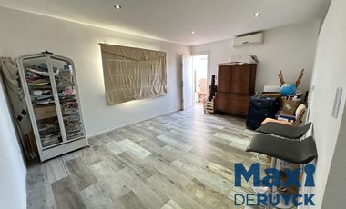 Casa moderna con galpón, Barrio Parque Calchaqui