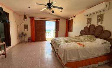 En venta casa frente al mar en Chelem.