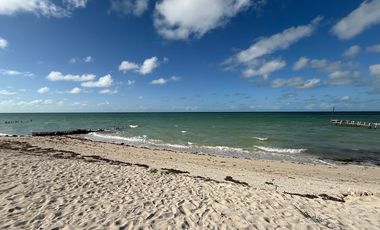 En venta casa frente al mar en Chelem.