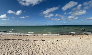 En venta casa frente al mar en Chelem.