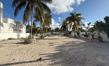 En venta casa frente al mar en Chelem.