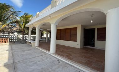 En venta casa frente al mar en Chelem.