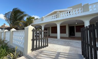 En venta casa frente al mar en Chelem.