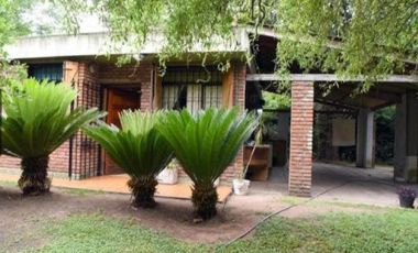 Casa en venta - 4 Dormitorios 2 Baños - 2.370Mts2 - El Trébol, Echeverría