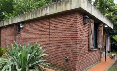 Casa en venta - 4 Dormitorios 2 Baños - 2.370Mts2 - El Trébol, Echeverría