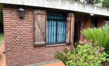 Casa en venta - 4 Dormitorios 2 Baños - 2.370Mts2 - El Trébol, Echeverría