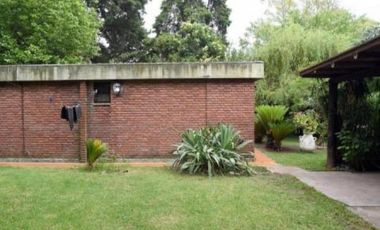 Casa en venta - 4 Dormitorios 2 Baños - 2.370Mts2 - El Trébol, Echeverría