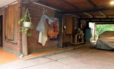 Casa en venta - 4 Dormitorios 2 Baños - 2.370Mts2 - El Trébol, Echeverría