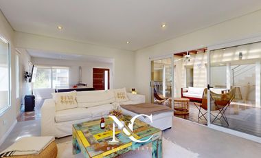 Casa en venta en Costa Esmeralda con cochera