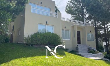 Casa en venta en Costa Esmeralda con cochera