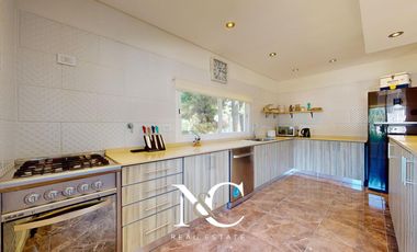 Casa en venta en Costa Esmeralda con cochera