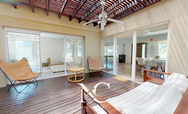 Casa en venta en Costa Esmeralda con cochera