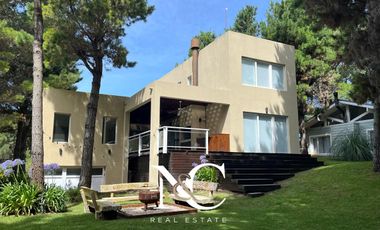 Casa en venta en Costa Esmeralda con cochera