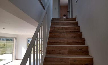 Casa en venta - 3 dormitorios 3 baños - Cochera - 1546mts2  - La Reserva Escondida, Área 60