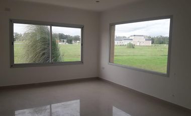 Casa en venta - 3 dormitorios 3 baños - Cochera - 1546mts2  - La Reserva Escondida, Área 60
