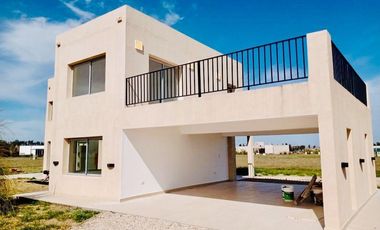 Casa en venta - 3 dormitorios 3 baños - Cochera - 1546mts2  - La Reserva Escondida, Área 60