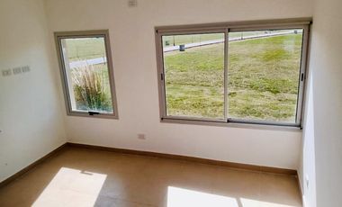 Casa en venta - 3 dormitorios 3 baños - Cochera - 1546mts2  - La Reserva Escondida, Área 60