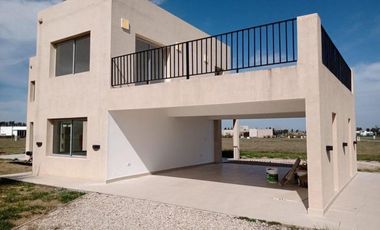 Casa en venta - 3 dormitorios 3 baños - Cochera - 1546mts2  - La Reserva Escondida, Área 60