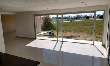 Casa en venta - 3 dormitorios 3 baños - Cochera - 1546mts2  - La Reserva Escondida, Área 60