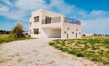 Casa en venta - 3 dormitorios 3 baños - Cochera - 1546mts2  - La Reserva Escondida, Área 60