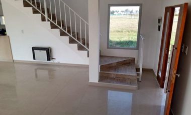 Casa en venta - 3 dormitorios 3 baños - Cochera - 1546mts2  - La Reserva Escondida, Área 60