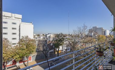 Departamento en venta - 2 Dormitorios 1 Baño 1 Cochera - 75mts2 - La Plata