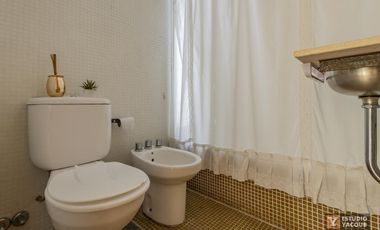 Departamento en venta - 2 Dormitorios 1 Baño 1 Cochera - 75mts2 - La Plata