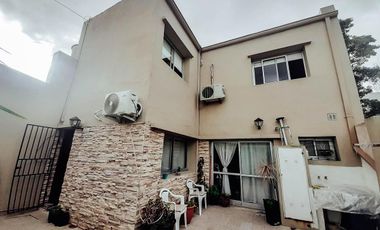 PH en venta - 2 dormitorios 2 baños - 80mts2 - La Plata