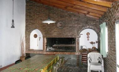 Casa en venta - 4 dormitorios 6 baños - Cochera - 400 mts2 - La Plata