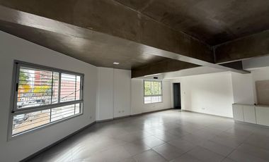Oficina comercial con Patio a la venta en Wilde