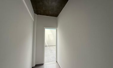 Oficina comercial con Patio a la venta en Wilde