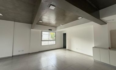 Oficina comercial con Patio a la venta en Wilde