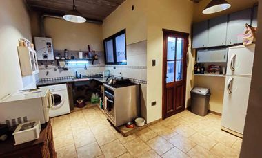 Casa en venta - 3 dormitorios 2 baño 1 cochera - 142mts2 - La Plata [FINANCIADO]