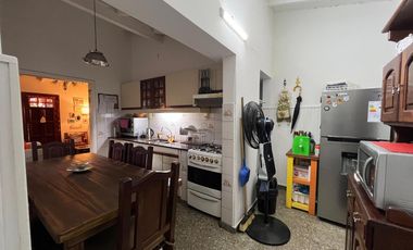 PH tipo Casa de cuatro ambientes con cochera a la venta en Villa Dominico