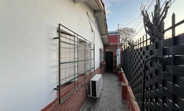 PH tipo Casa de cuatro ambientes con cochera a la venta en Villa Dominico