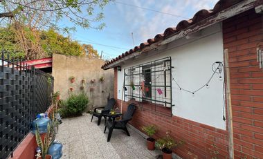 PH tipo Casa de cuatro ambientes con cochera a la venta en Villa Dominico