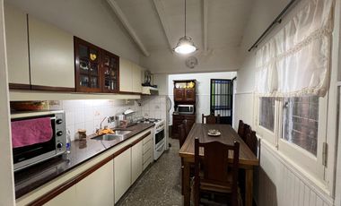 PH tipo Casa de cuatro ambientes con cochera a la venta en Villa Dominico