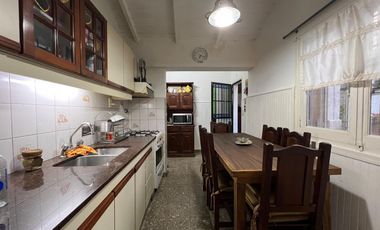 PH tipo Casa de cuatro ambientes con cochera a la venta en Villa Dominico