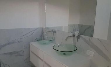 Casa en venta - 3 dormitorios 3 baños - cocheras - 200 mts2 - Guillermo E. Hudson