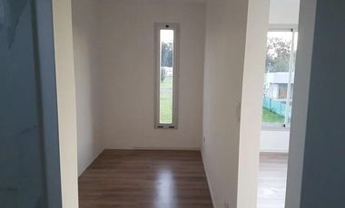 Casa en venta - 3 dormitorios 3 baños - cocheras - 200 mts2 - Guillermo E. Hudson