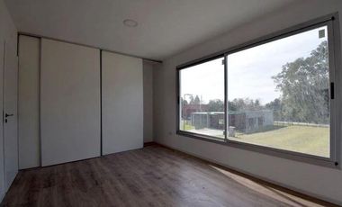 Casa en venta - 3 dormitorios 3 baños - cocheras - 200 mts2 - Guillermo E. Hudson