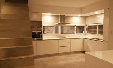 Casa en venta - 3 dormitorios 3 baños - cocheras - 200 mts2 - Guillermo E. Hudson