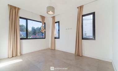 Venta - Casa 4 ambientes con pileta y parrilla - Rúmenco 