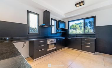 Venta - Casa 4 ambientes con pileta y parrilla - Rúmenco 