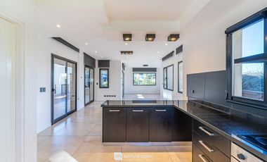 Venta - Casa 4 ambientes con pileta y parrilla - Rúmenco 