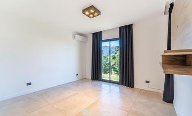 Venta - Casa 4 ambientes con pileta y parrilla - Rúmenco 