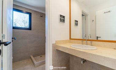 Venta - Casa 4 ambientes con pileta y parrilla - Rúmenco 