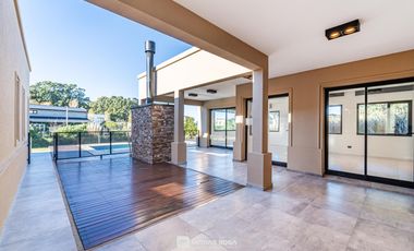 Venta - Casa 4 ambientes con pileta y parrilla - Rúmenco 